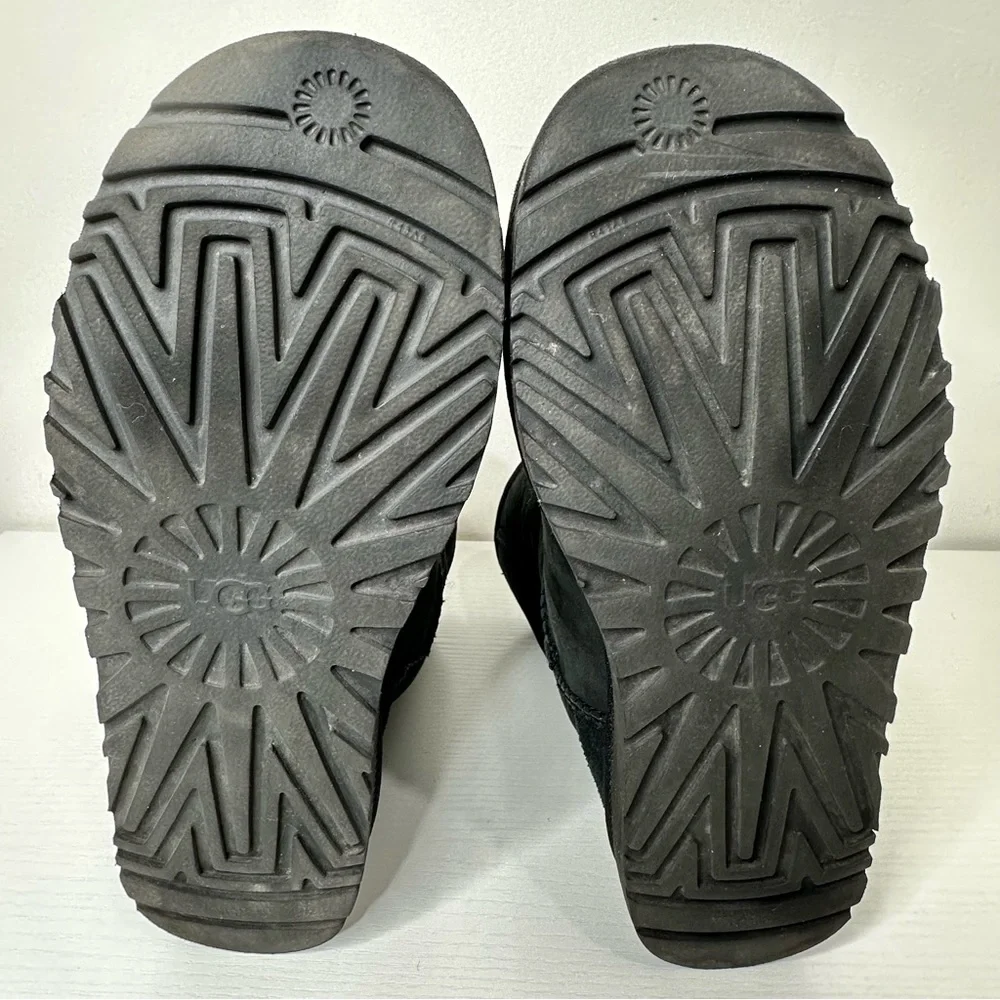 UGG Women’s Classic Short II Size 8